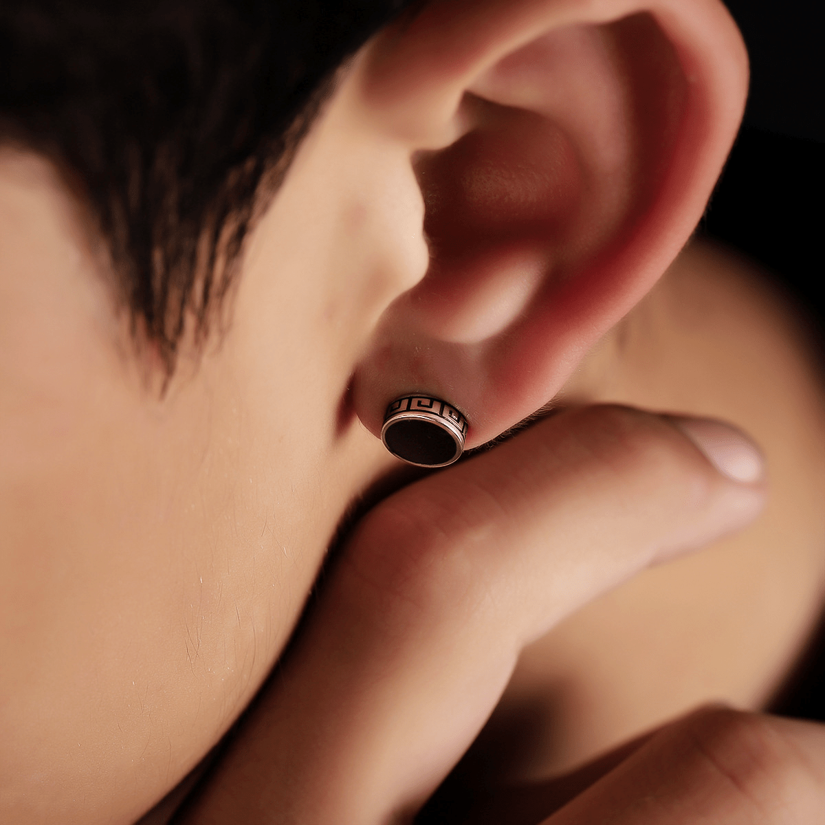 Boucle d'Oreille Magnétique Homme Motif Grec Noir - Biloria
