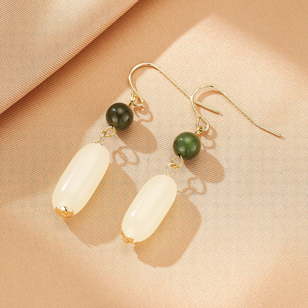 Boucles d'Oreilles Pendantes en Jade Vert et Blanc - Harmonie Bicolore - Biloria