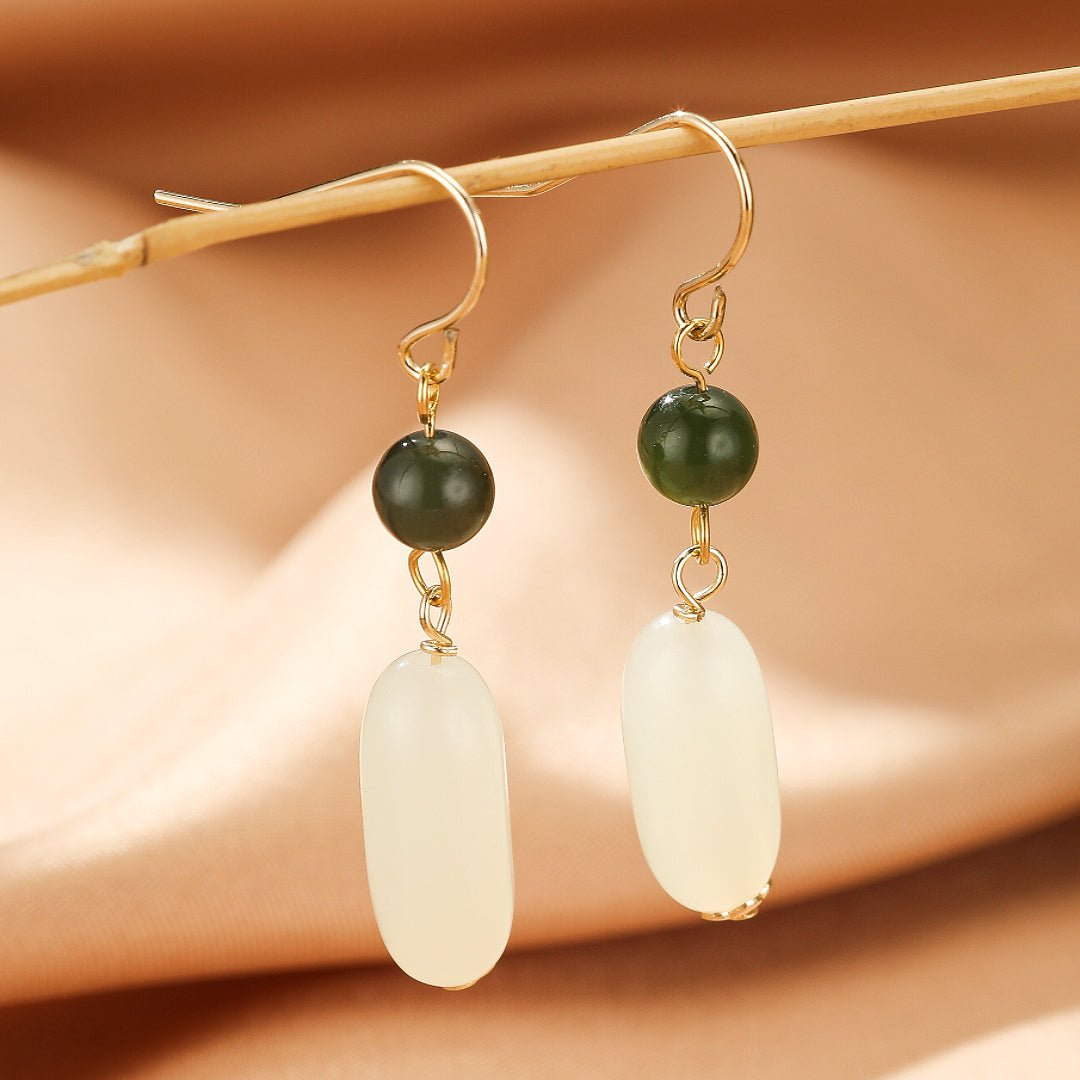 Boucles d'Oreilles Pendantes en Jade Vert et Blanc - Harmonie Bicolore - Biloria