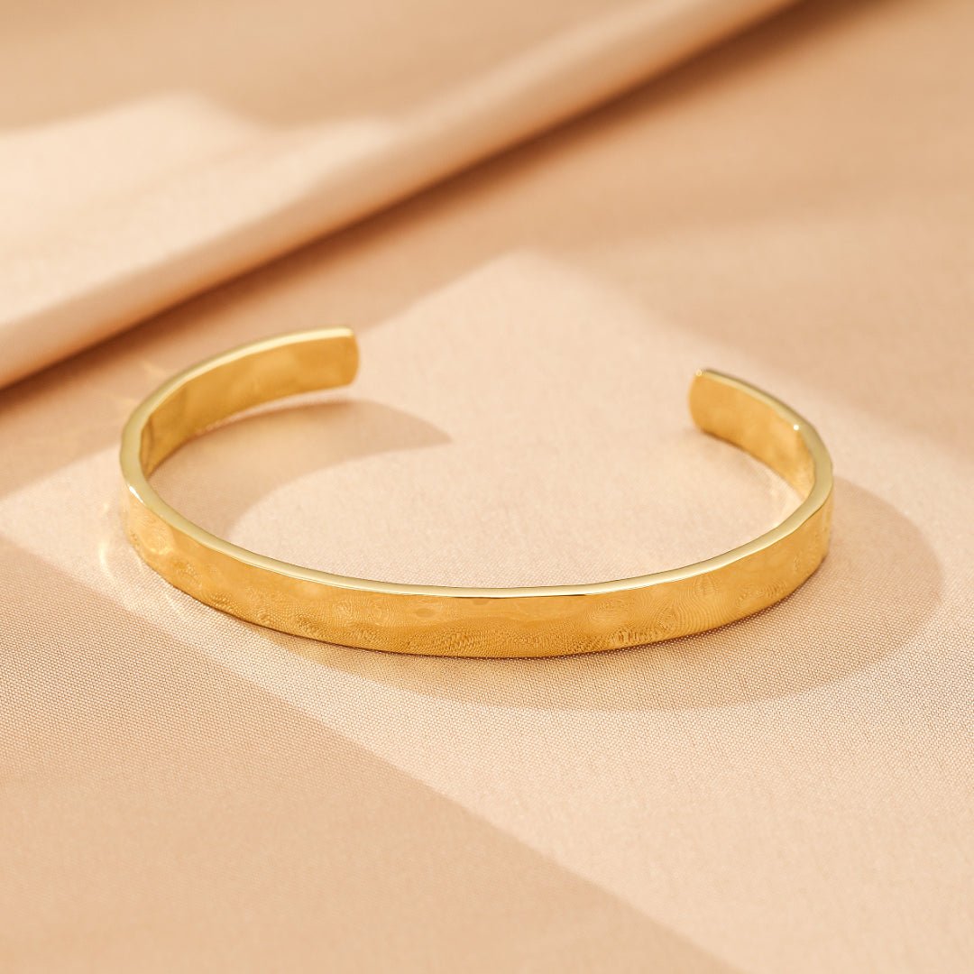 Bracelet Jonc Acier Inoxydable Doré Martelé - Bijou Énergie Solaire - Biloria