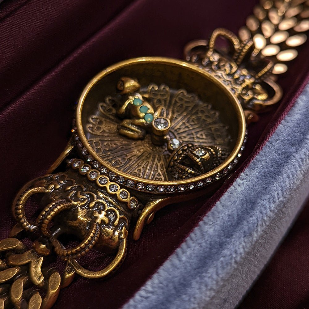 Bracelet Vintage Zircon Roi Grenouille pour une Touche Royale - Biloria