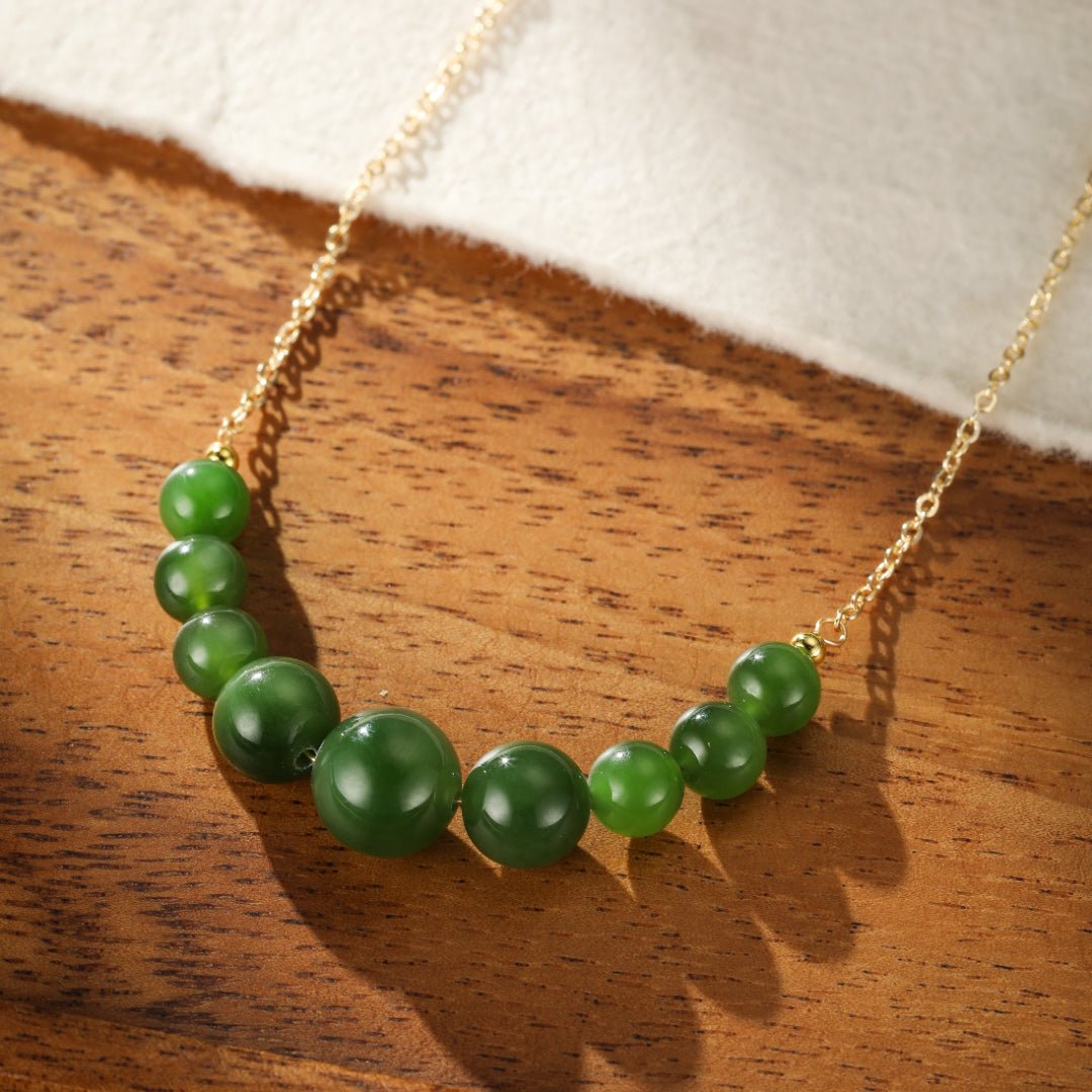 Collier en Jade Vert Arc de Joie en Laiton Doré - Biloria
