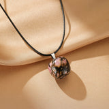 Collier Rhodonite : l'équilibre du cœur à offrir - Biloria